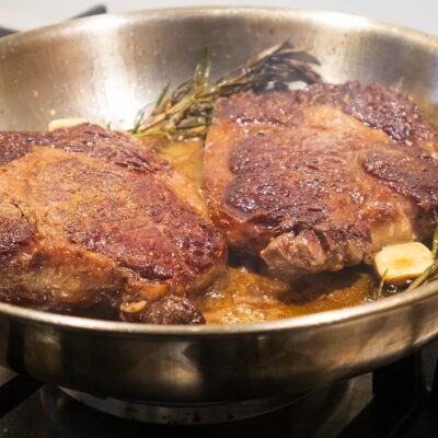 Cocinar con utensilios de cocina de acero inoxidable Lección uno: El bistec perfecto de Heritage Steel